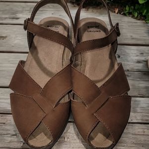 Earth Origins Leather Sandals size 10 WIDE